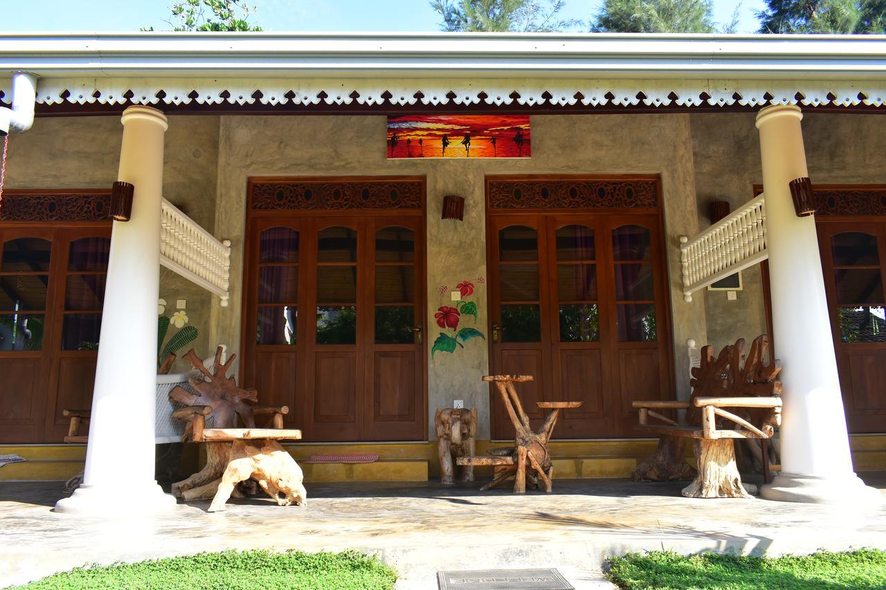 Thambili Cabanas Hikkaduwa Exterior foto