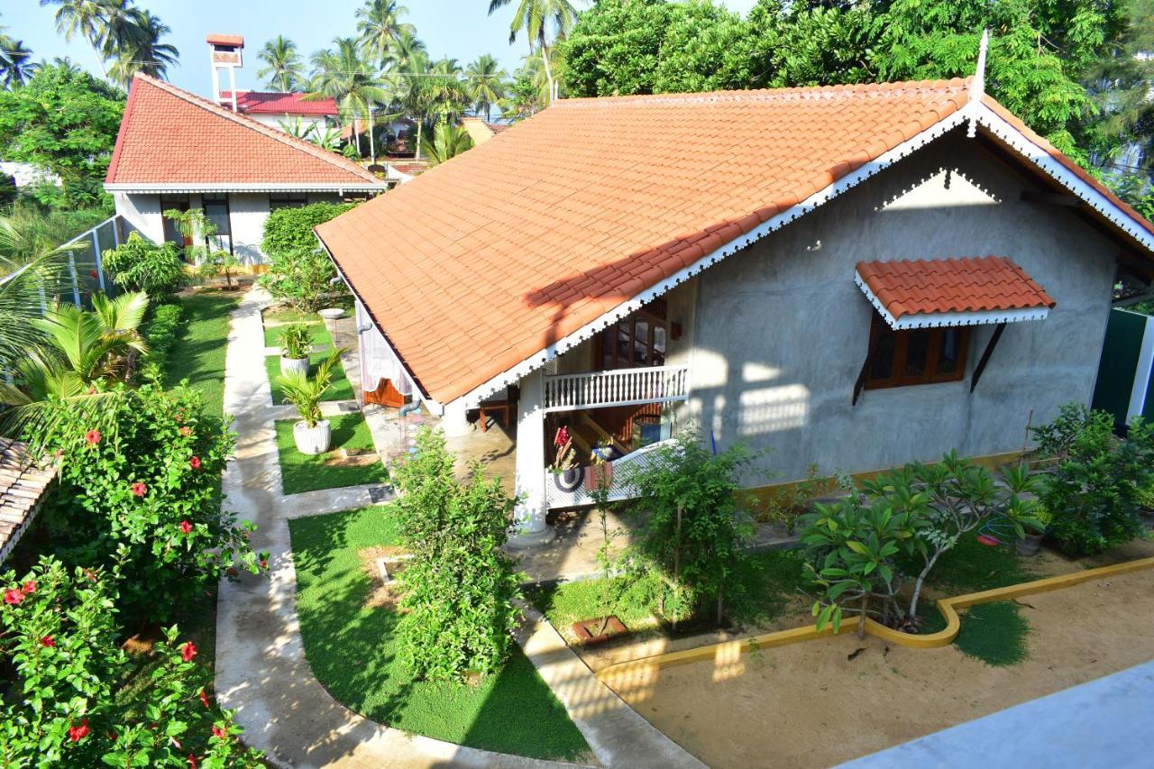 Thambili Cabanas Hikkaduwa Exterior foto