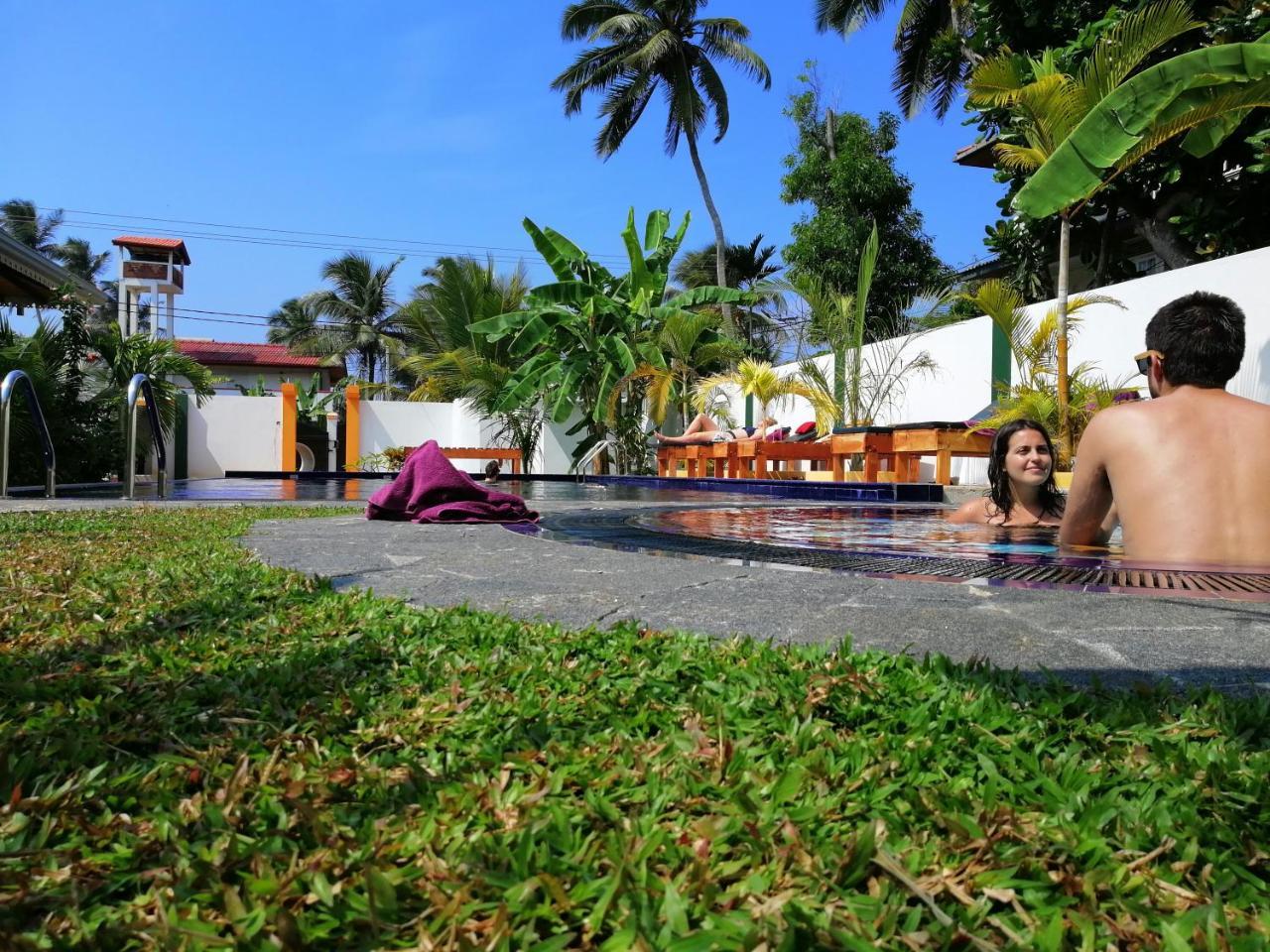 Thambili Cabanas Hikkaduwa Exterior foto