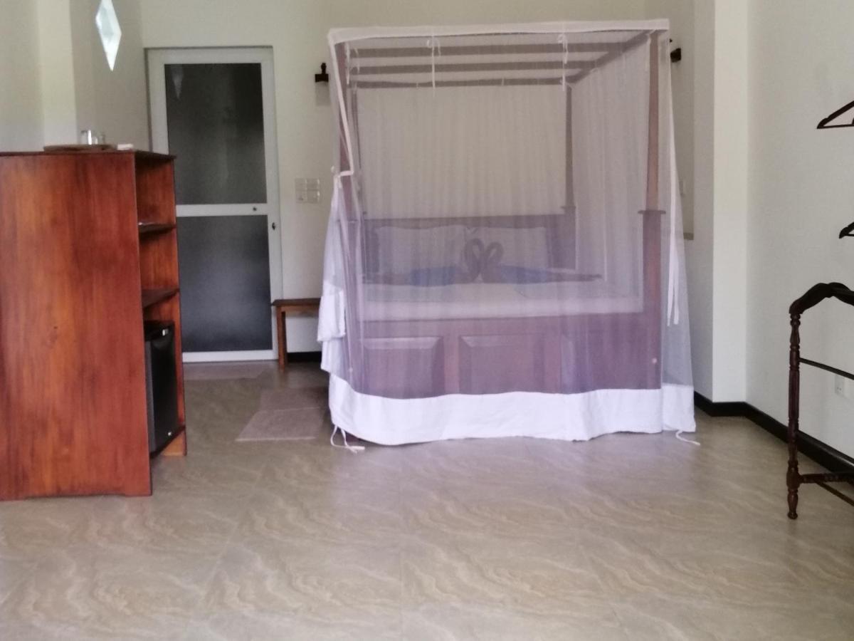 Thambili Cabanas Hikkaduwa Exterior foto